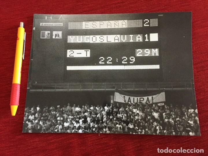 Coleccionismo deportivo: F19090 FOTO FOTOGRAFIA ORIGINAL MUNDIAL ESPA&Ntilde;A 2-1 YUGOSLAVIA (20-6-1982) VIDEO MARCADOR