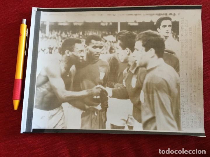 Collectionnisme sportif: F19253 FOTO FOTOGRAFIA ORIGINAL MUNDIAL(19-7-1966)PORTUGAL BRASIL PELE JOSE AUGUSTO TORRES SIMOES