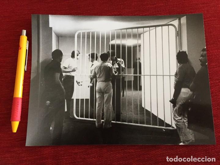 Coleccionismo deportivo: F19439 FOTO FOTOGRAFIA ORIGINAL MUNDIAL ESPA&Ntilde;A 82 1982 POLICIA