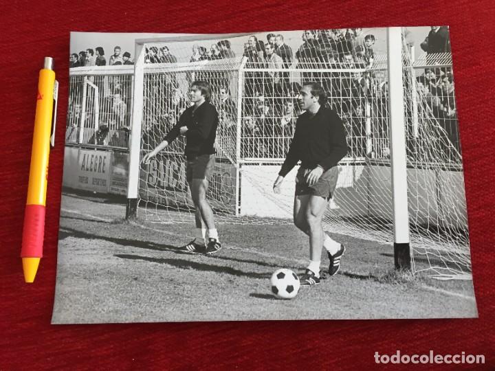 Coleccionismo deportivo: F19592 FOTO FOTOGRAFIA ORIGINAL ESPA&Ntilde;A (26-11-1977) ENTRENAMIENTO ASENSI CAMPO DEL PEGASO
