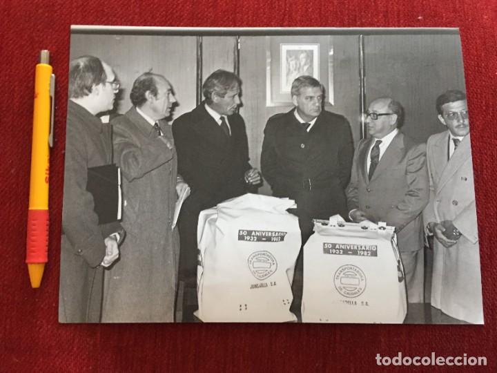 Coleccionismo deportivo: F19765 FOTO FOTOGRAFIA ORIGINAL MUNDIAL ESPA&Ntilde;A 82 TRANSPORTADORA DE CAUDALES 50 ANIVERSARIO 1982
