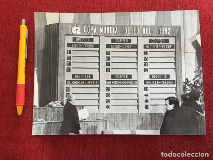 Coleccionismo deportivo: F19766 FOTO FOTOGRAFIA ORIGINAL MUNDIAL ESPA&Ntilde;A 82 SORTEO COPA MUNDIAL DE FUTBOL 1982