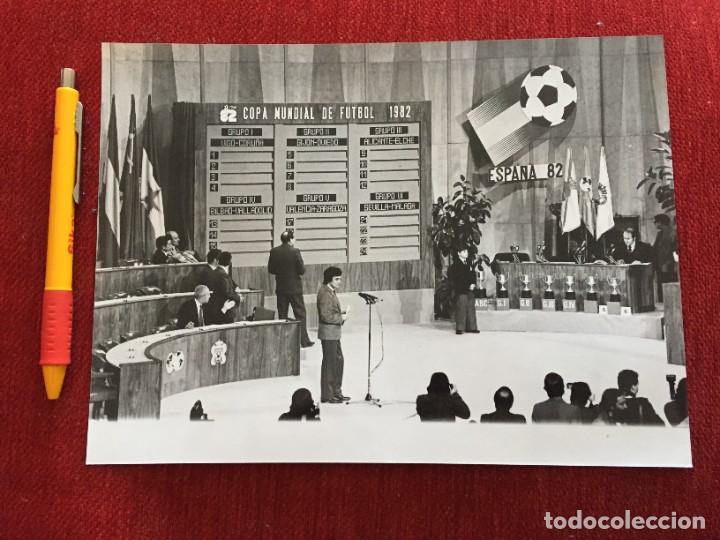 Coleccionismo deportivo: F19767 FOTO FOTOGRAFIA ORIGINAL MUNDIAL ESPA&Ntilde;A 82 SORTEO COPA MUNDIAL DE FUTBOL 1982
