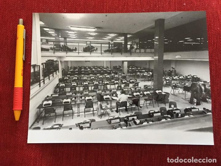Coleccionismo deportivo: F19768 FOTO FOTOGRAFIA ORIGINAL MUNDIAL ESPA&Ntilde;A 82 SORTEO COPA MUNDIAL DE FUTBOL 1982 SALA DE PRENSA
