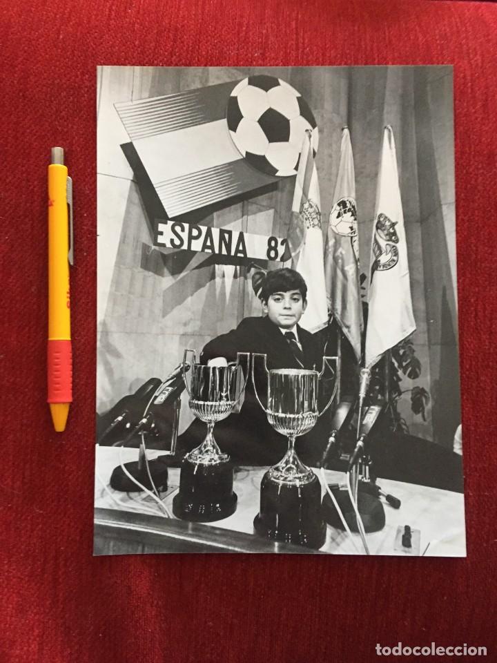 Coleccionismo deportivo: F19780 FOTO FOTOGRAFIA ORIGINAL MUNDIAL ESPA&Ntilde;A 82 SEDE REAL COMITE ORGANIZADOR SORTEO FIFA 1982