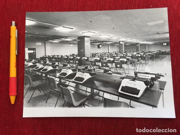 Coleccionismo deportivo: F19784 FOTO FOTOGRAFIA ORIGINAL MUNDIAL ESPA&Ntilde;A 82 SORTEO COPA MUNDIAL FUTBOL 1982 SALA PRENSA