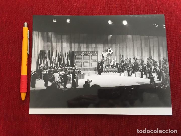 Coleccionismo deportivo: F19785 FOTO FOTOGRAFIA ORIGINAL MUNDIAL ESPA&Ntilde;A 82 SORTEO COPA MUNDIAL FUTBOL 1982