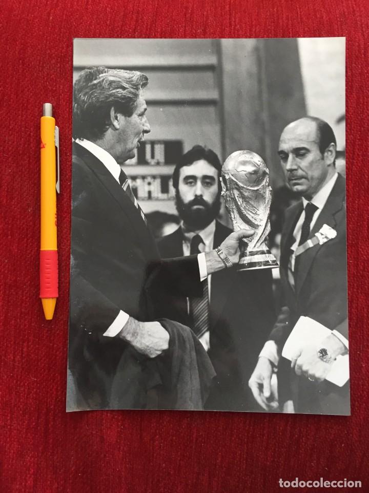 Coleccionismo deportivo: F19790 FOTO FOTOGRAFIA ORIGINAL MUNDIAL ESPA&Ntilde;A 82 COPA MUNDIAL FUTBOL SORTEO 1982 FIFA
