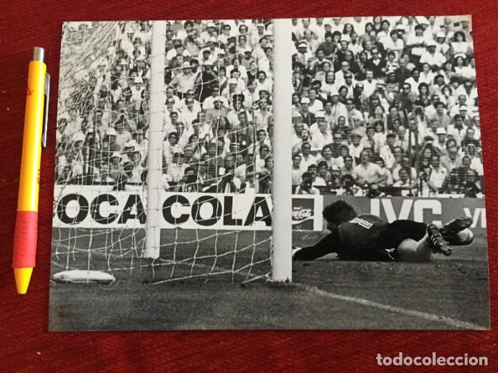 Coleccionismo deportivo: F20251 FOTO FOTOGRAFIA ORIGINAL FINAL MUNDIAL ITALIA ALEMANIA 1982 Harald Schumacher