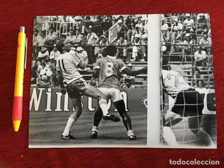 Coleccionismo deportivo: F20262 FOTO FOTOGRAFIA ORIGINAL FRANCIA IRLANDA DEL NORTE MUNDIAL 1982 MARIUS TRESOR Billy Hamilton