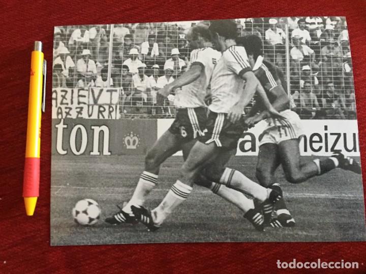 Coleccionismo deportivo: F20291 FOTO FOTOGRAFIA ORIGINAL MUNDIAL POLONIA 3-2 FRANCIA (10-7-1982) Grzegorz Lato Rene Girard