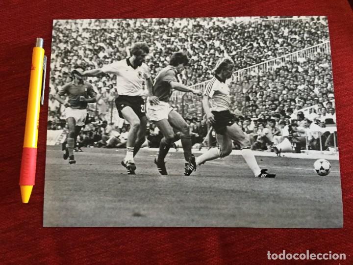 Coleccionismo deportivo: F20305 FOTO FOTOGRAFIA ORIGINAL FINAL MUNDIAL ITALIA ALEMANIA 1982 Antonio Cabrini Manfred Kaltz