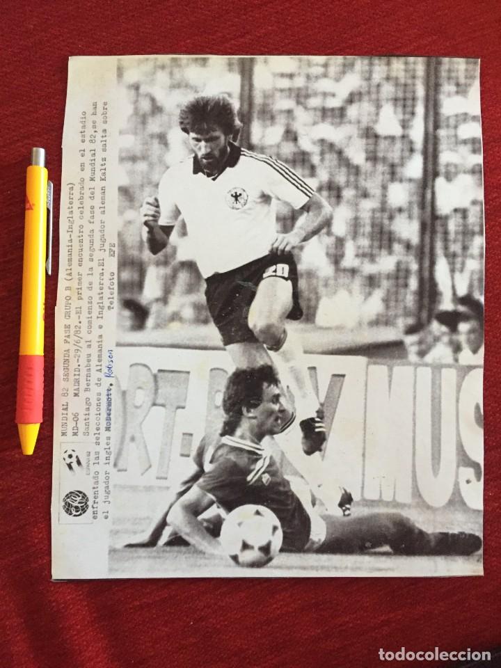 Coleccionismo deportivo: F20330 FOTOCOPIA FOTO FOTOGRAFIA MUNDIAL (29-6-1982) ALEMANIA INGLATERRA KALTZ ROBSON