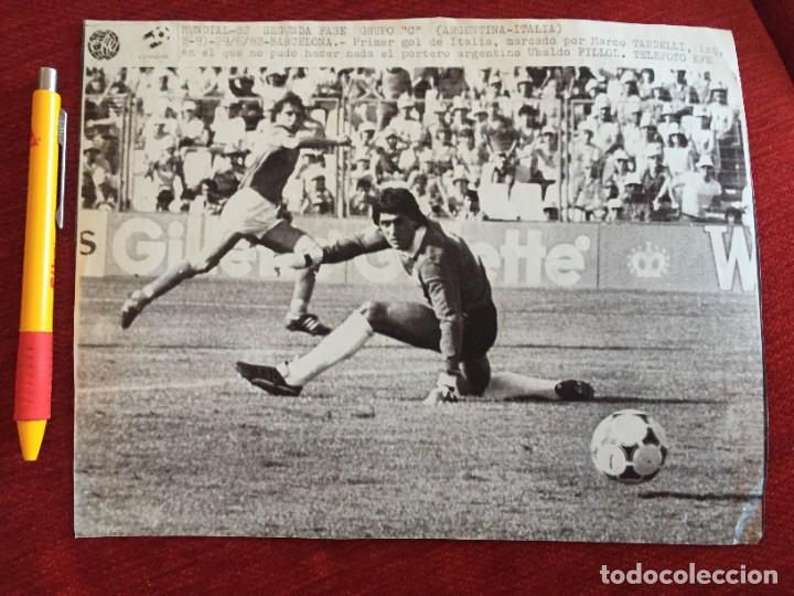 Coleccionismo deportivo: F20331 FOTOCOPIA FOTO FOTOGRAFIA MUNDIAL (29-6-1982) ARGENTINA ITALIA GOL MARCO TARDELLI FILLOL