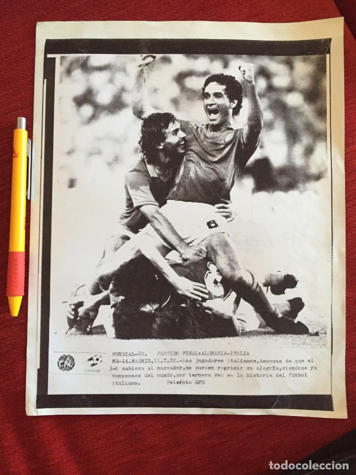 Coleccionismo deportivo: F20337 FOTOCOPIA FOTO FOTOGRAFIA FINAL MUNDIAL (11-7-1982) ITALIA ALEMANIA CELEBRACION GOL 3-0