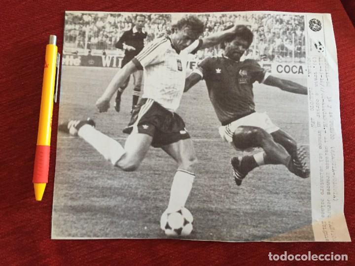 Coleccionismo deportivo: F20338 FOTOCOPIA FOTO FOTOGRAFIA MUNDIAL (11-7-1982) POLONIA FRANCIA GERARD JANVION BONIEK