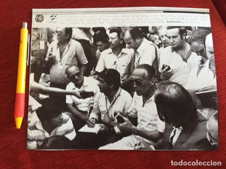 Coleccionismo deportivo: F20342 FOTOCOPIA FOTO FOTOGRAFIA MUNDIAL (10-7-1982) ITALIA ENZO BEARZOT