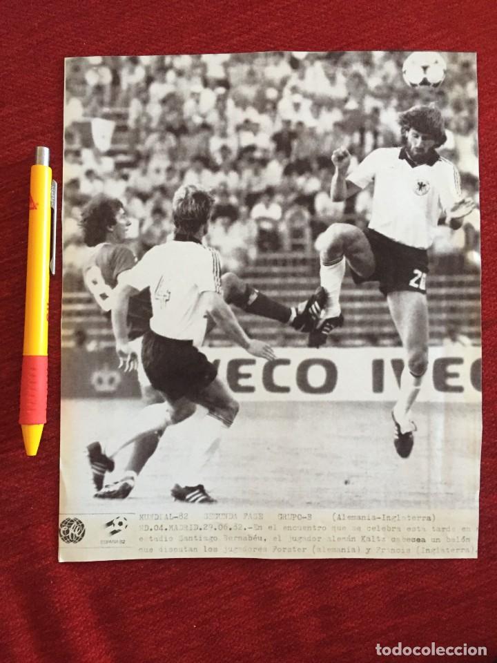 Coleccionismo deportivo: F20348 FOTOCOPIA FOTO FOTOGRAFIA MUNDIAL (29-6-1982) ALEMANIA INGLATERRA KALTZ FORSTER