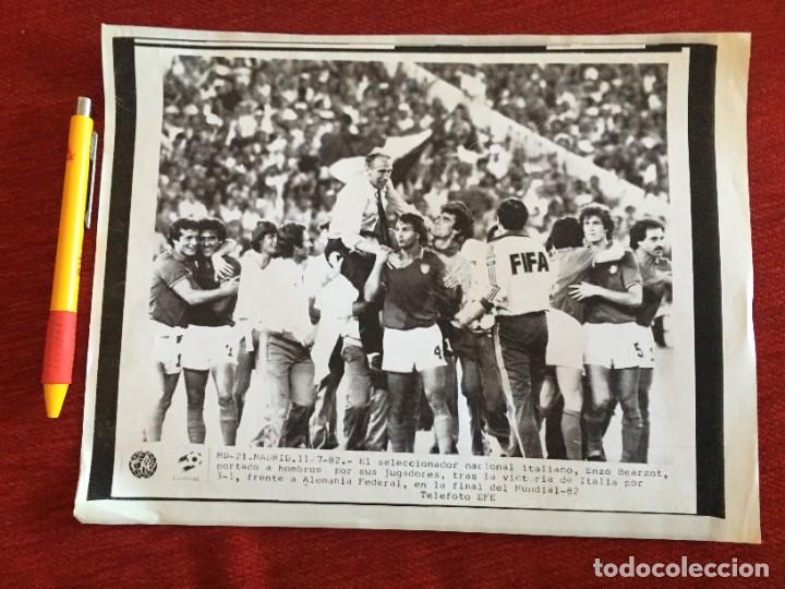 Coleccionismo deportivo: F20365 FOTOCOPIA FOTO FOTOGRAFIA FINAL MUNDIAL (11-7-1982) ITALIA ALEMANIA ENZO BEARTOZ