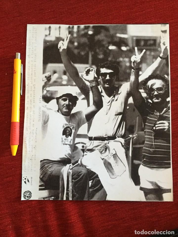 Coleccionismo deportivo: F20371 FOTOCOPIA FOTO FOTOGRAFIA MUNDIAL (10-7-1982) ITALIA ALEMANIA PUBLICO FANS