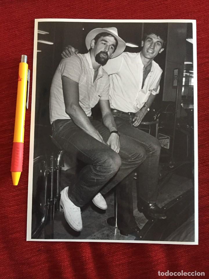 Collectionnisme sportif: F20512 FOTO FOTOGRAFIA ORIGINAL OLIMPIADAS LOS ANGELES 1984 BALONCESTO JUANMA ITURRIAGA Y EPI