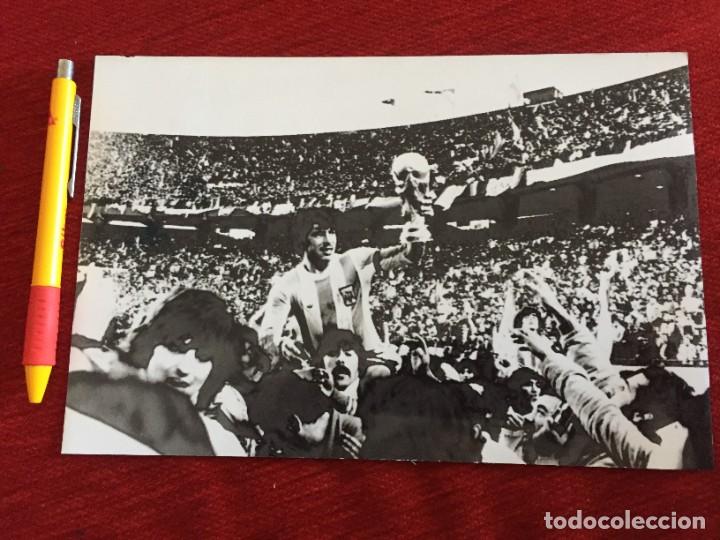 Collectionnisme sportif: F20773 FOTO FOTOGRAFIA ORIGINAL FINAL MUNDIAL (25-6-1978) AFICION ARGENTINA 3-1 HOLANDA PASSARELLA