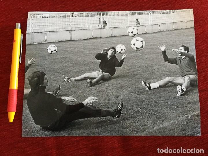 Coleccionismo deportivo: F20863 FOTO FOTOGRAFIA ORIGINAL MUNDIAL 1978 ENTRENAMIENTO ESPA&Ntilde;A MIGUEL ANGEL SAN JOSE MARCELINO