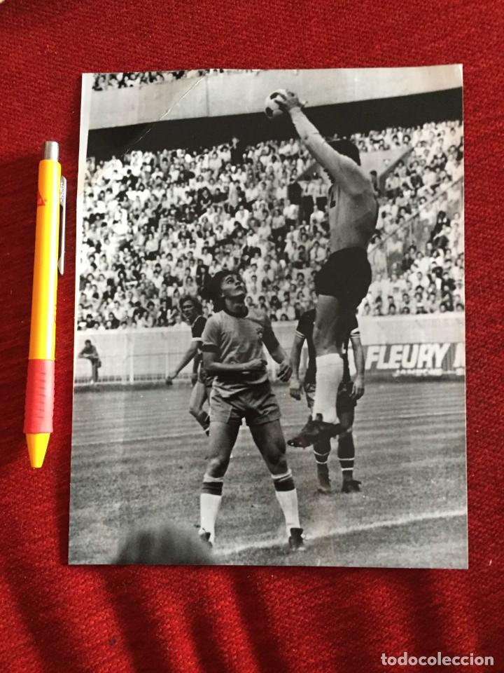 Sports collectibles: F21054 FOTO FOTOGRAFIA ORIGINAL OGNJEN PETROVIC ESTRELLA ROJA