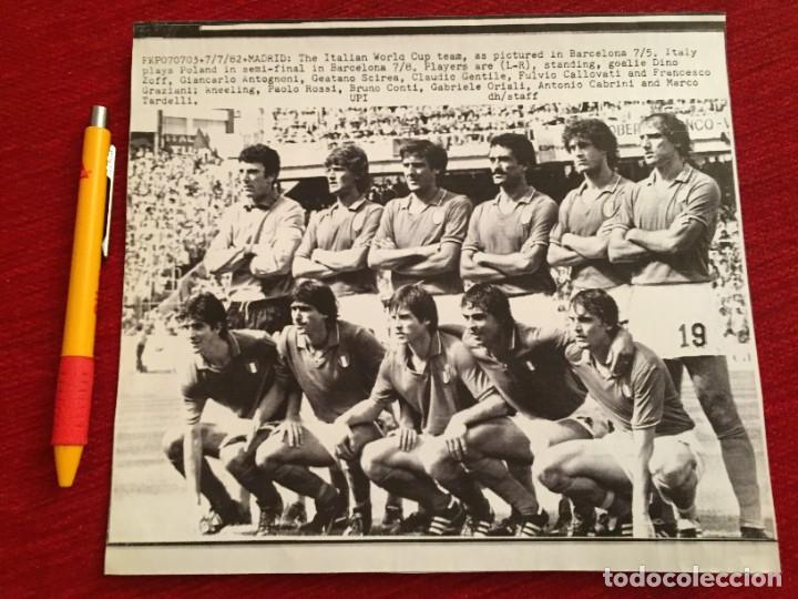 Coleccionismo deportivo: F21435 FOTOCOPIA FOTO FOTOGRAFIA MUNDIAL ESPA&Ntilde;A (7-7-1982) ITALIA POLONIA ONCE ALINEACION