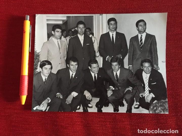Coleccionismo deportivo: R18087 FOTO FOTOGRAFIA ORIGINAL LEON AMANCIO GROSSO VELAZQUEZ GENTO SANCHIS SADURNI BATALLA TORRES
