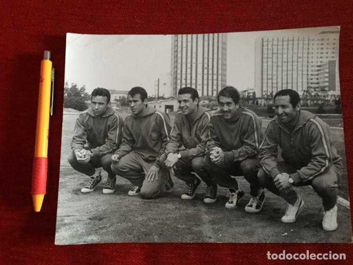 Coleccionismo deportivo: F22054 FOTO FOTOGRAFIA ORIGINAL ESPA&Ntilde;A SELECCION ESPA&Ntilde;OLA RIFE AMANCIO GROSSO VELAZQUEZ GENTO