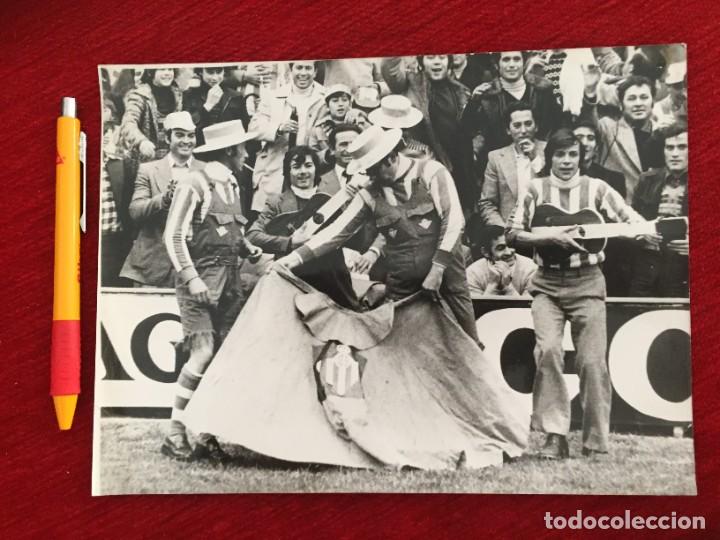 Sports collectibles: F23368 FOTO FOTOGRAFIA ORIGINAL REAL BETIS (10-2-1975) PUBLICO TORERO PUBLICO AFICION