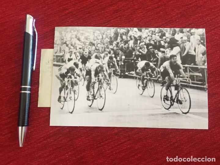 Coleccionismo deportivo: R18963 FOTO FOTOGRAFIA ORIGINAL OLIMPIADAS TOKYO 1964 CICLISMO MARIO ZANIN KJELL RODIAN W.GODEFROOT