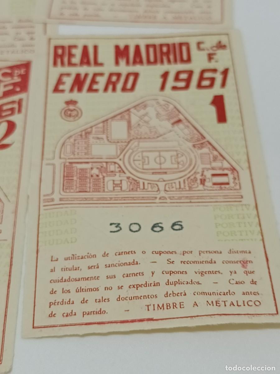 Coleccionismo deportivo: Dos carnets de socios del Real Madrid. - Foto 12