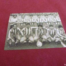 Coleccionismo deportivo: FOTO MATE (11 X 15) AÑOS 70-80 GIRONA CON JOSEP MOLET. Lote 386630684
