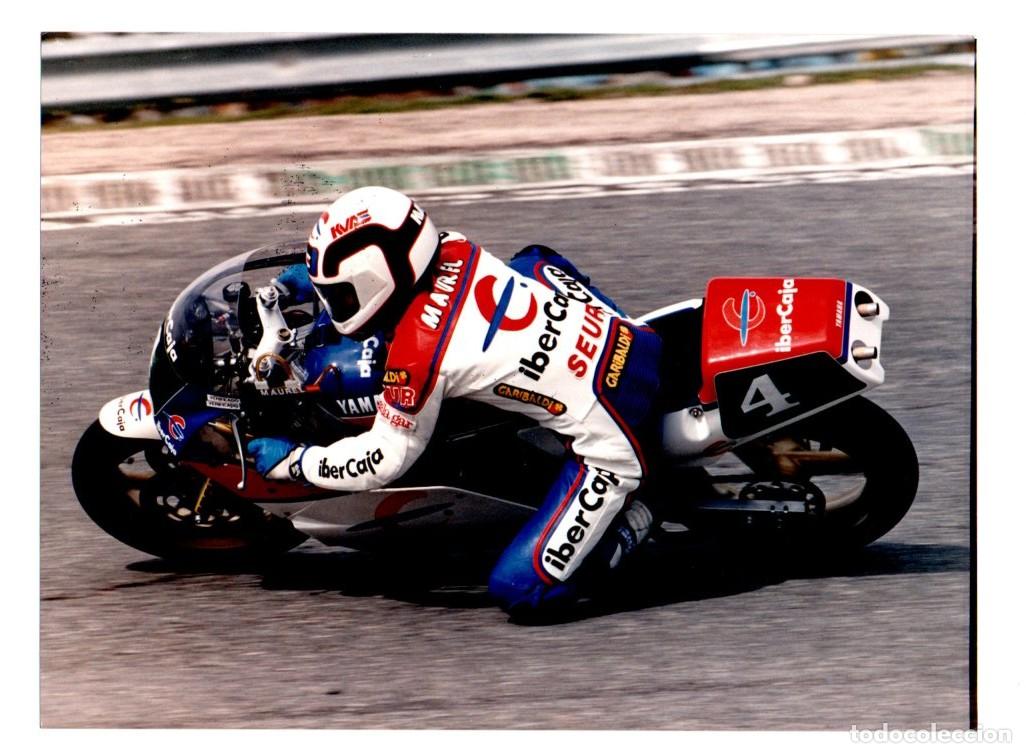 Coleccionismo deportivo: FOTOGRAFIA DEL PILOTO DE MOTOS MAUREL EN EL CIRCUITO DE EUROPA JARAMA, 19/03/1989, 23,5 X 18 CM.