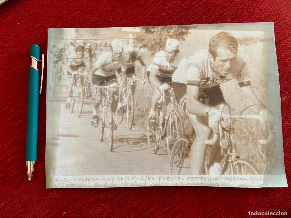 Coleccionismo deportivo: F24735 FOTO FOTOGRAFIA ORIGINAL CICLISMO GIRO ITALIA FUENTE EDDY MERCKX PETERSSON
