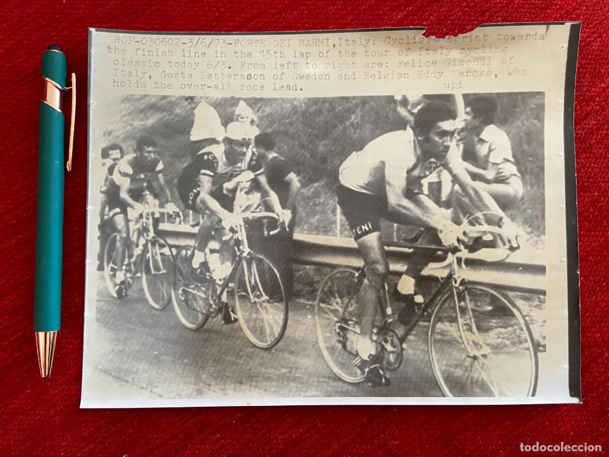 Coleccionismo deportivo: F24748 FOTO FOTOGRAFIA ORIGINAL CICLISMO GIRO 1973 FELICE GIMONDI GOSTA PETTERSSON EDDY MERCKX