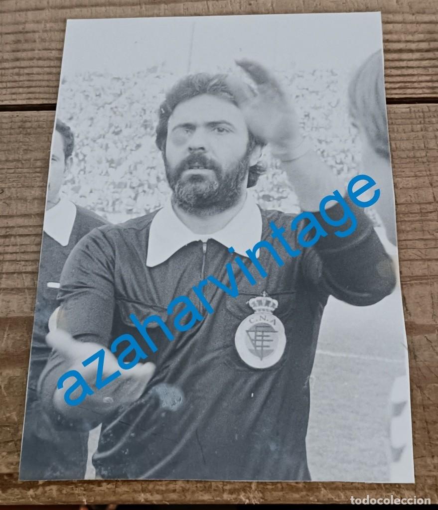 Sports collectibles: A&Ntilde;OS 70-80, ANTIGUA FOTOGRAFIA DEL ARBITRO MAYORAL CEDENILLA, 178X128MM