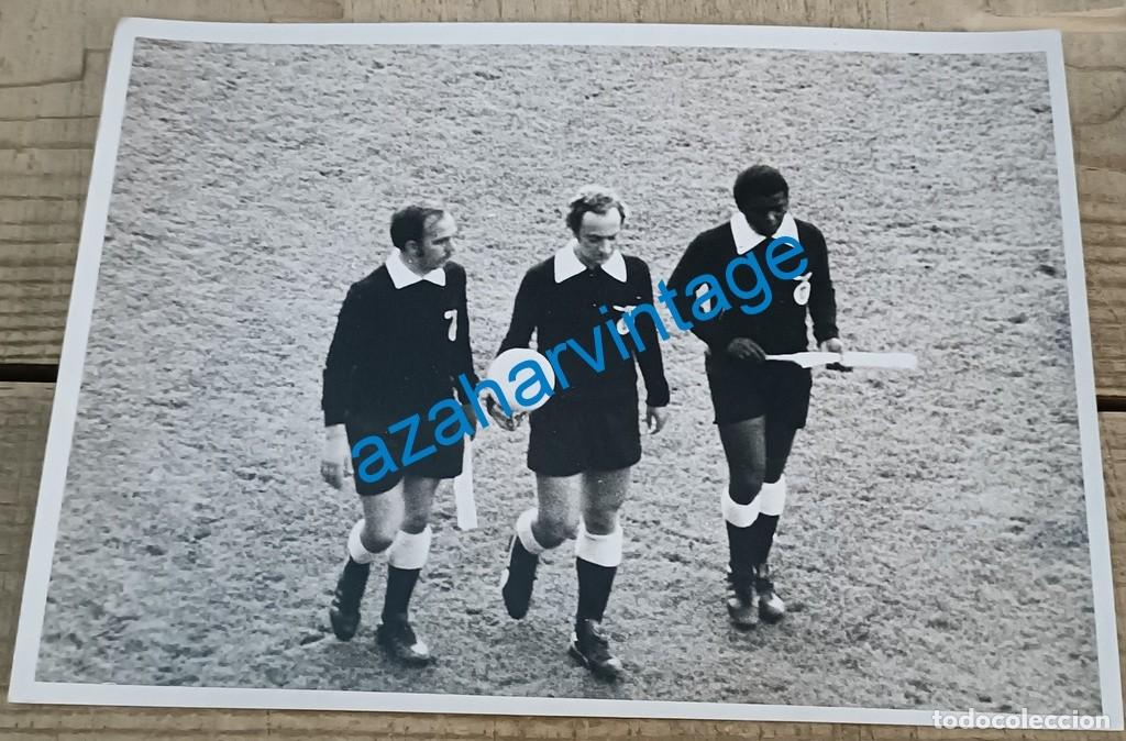 Sports collectibles: A&Ntilde;OS 70-80, ANTIGUA FOTOGRAFIA DEL ARBITRO SORIANO ALADREN, 178X128MM