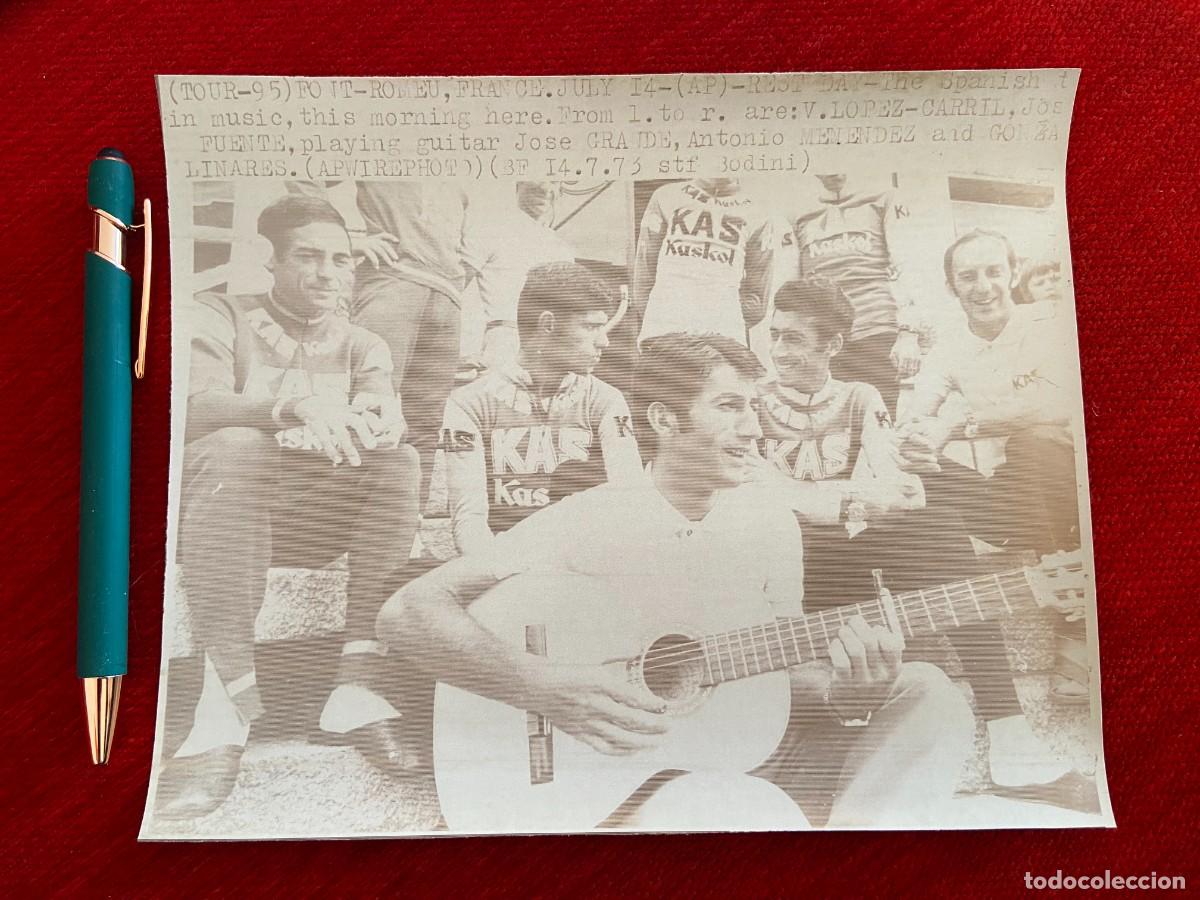 Coleccionismo deportivo: F24940 FOTO FOTOGRAFIA ORIGINAL CICLISMO TOUR FRANCIA 1973 VICENTE LOPEZ CARRIL GUITARRA