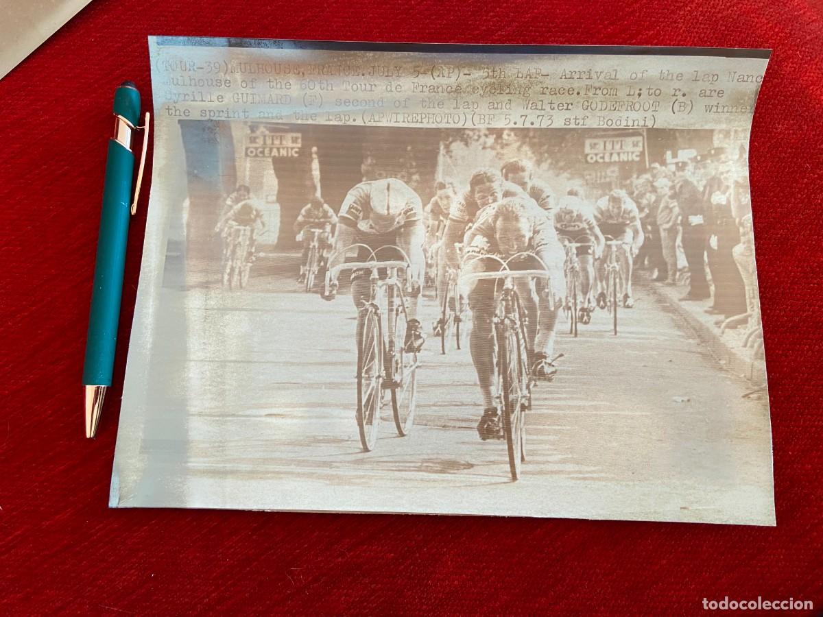 Coleccionismo deportivo: F24952 FOTO FOTOGRAFIA ORIGINAL CICLISMO TOUR FRANCIA 1973 CYRILLE GUIMARD WALTER GODEFROOT