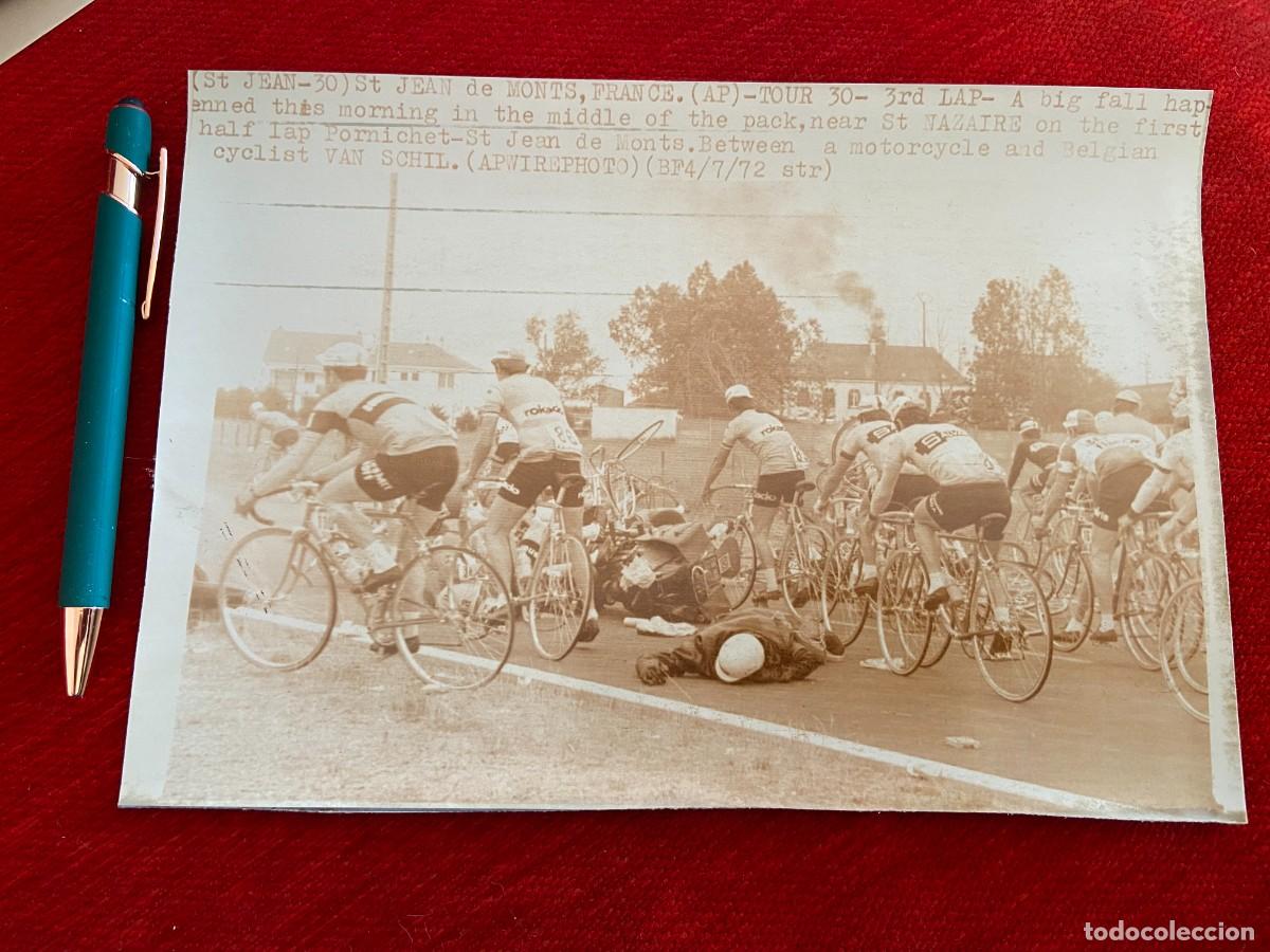 Coleccionismo deportivo: F24962 FOTO FOTOGRAFIA ORIGINAL CICLISMO TOUR FRANCIA 1973 VICTOR VAN SCHIL CAIDA ACCIDENTE