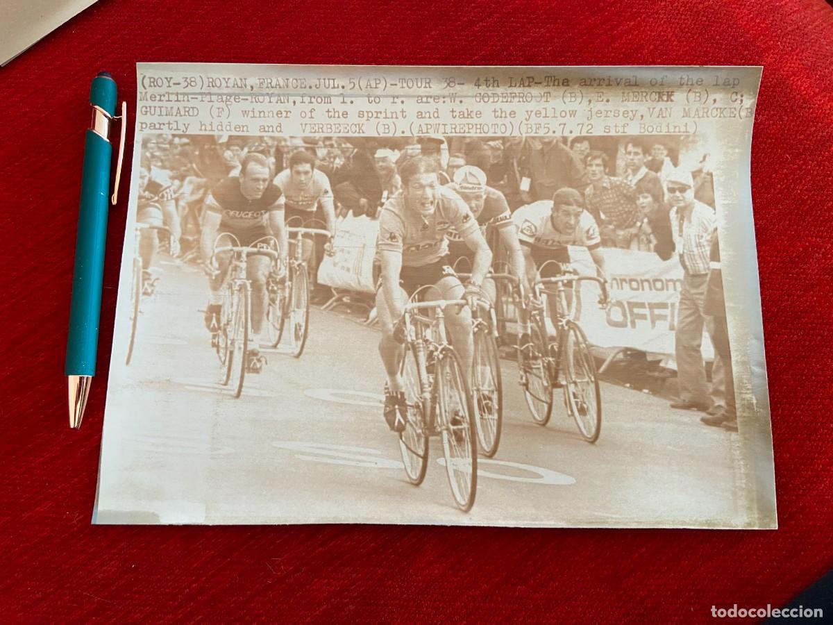 Coleccionismo deportivo: F24967 FOTO FOTOGRAFIA ORIGINAL CICLISMO TOUR FRANCIA 1972 EDDY MERCKX GUIMARD