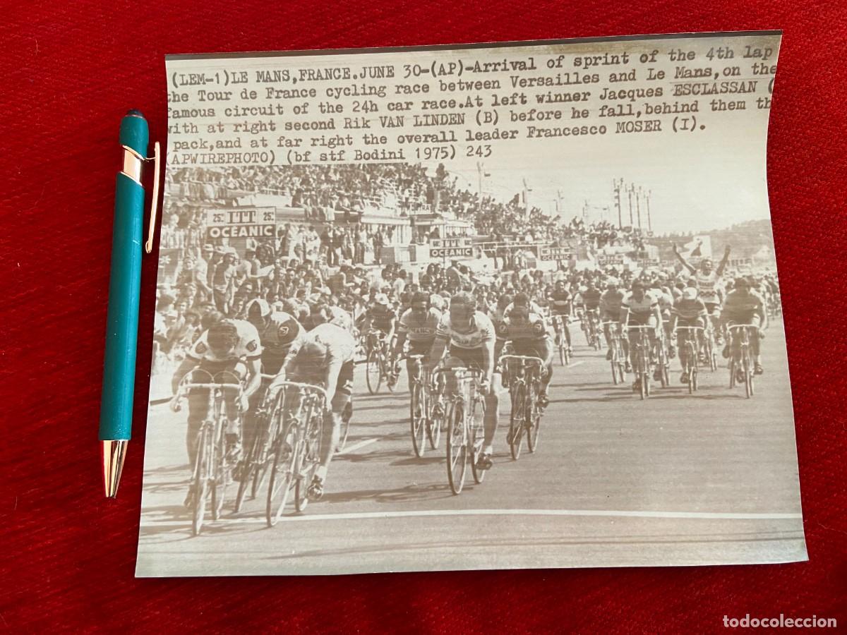 Coleccionismo deportivo: F24983 FOTO FOTOGRAFIA ORIGINAL CICLISMO TOUR FRANCIA 1975 RIK VAN LINDEN JACQUES ESCLASSAN MOSER
