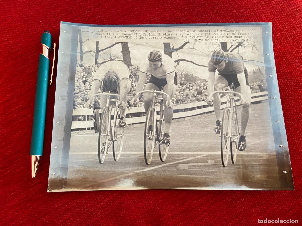 Coleccionismo deportivo: F25114 FOTO FOTOGRAFIA ORIGINAL CICLISMO (24-3-1967) P. TRENTIN J. GESCHGE R. BARNETT