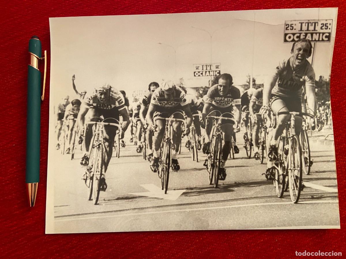 Coleccionismo deportivo: F25268 FOTO FOTOGRAFIA ORIGINAL CICLISMO TOUR FRANCIA 1975 RIK VAN LINDEN CAMPEON