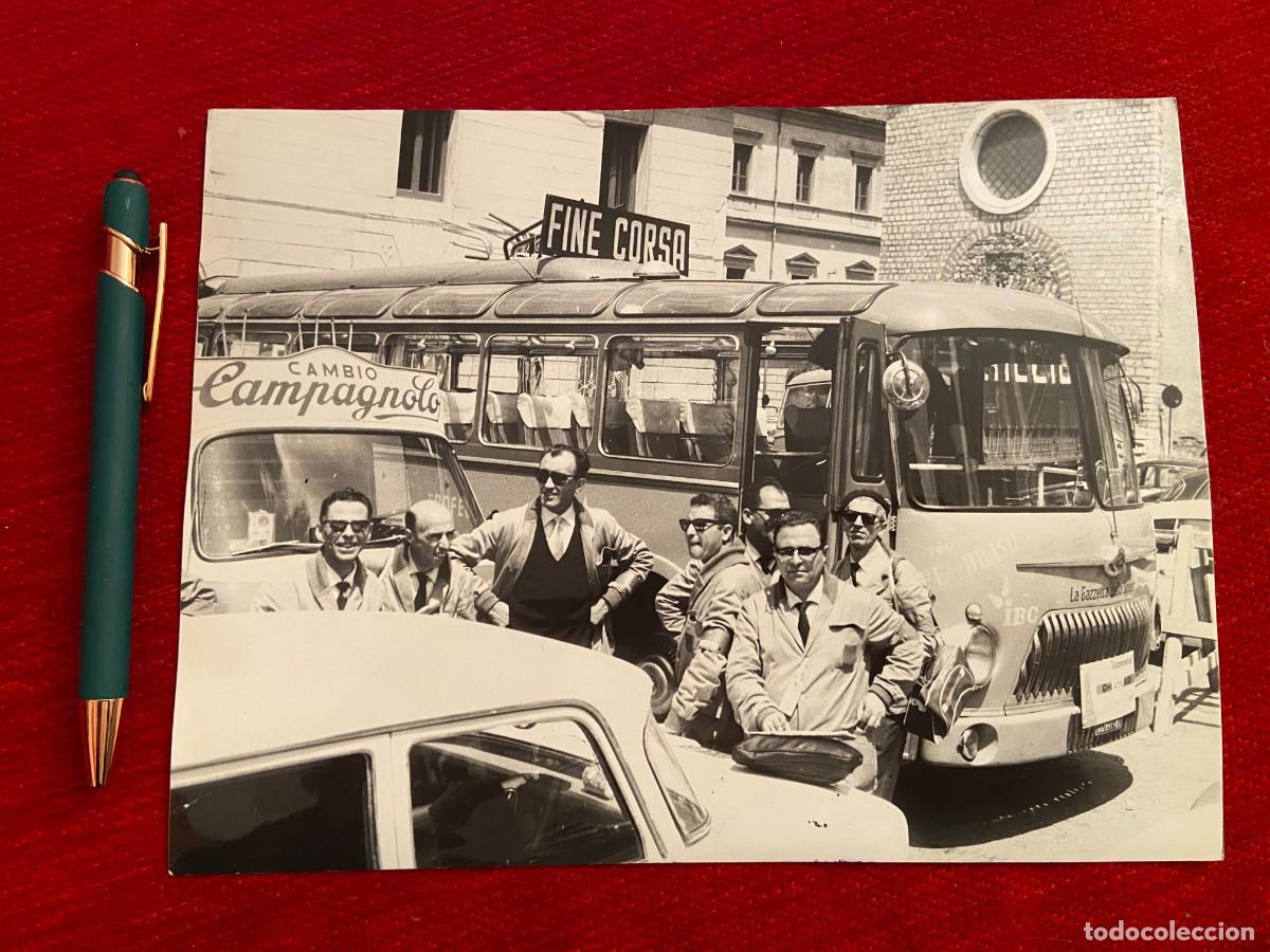 Coleccionismo deportivo: F25272 FOTO FOTOGRAFIA ORIGINAL CICLISMO GIRO ITALIA FINE CORSA AUTOBUS BUS CAMPAGNOLO