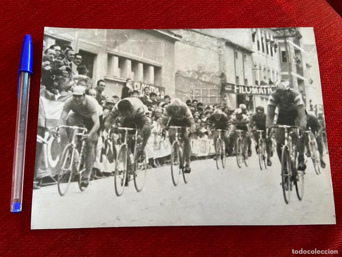 Coleccionismo deportivo: F25729 FOTO FOTOGRAFIA ORIGINAL CICLISMO VUELTA A ESPA&Ntilde;A (28-4-1970) ALMANSA EDWARD SELS CAMPEON