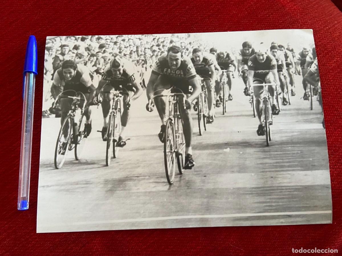 Coleccionismo deportivo: F25730 FOTO FOTOGRAFIA ORIGINAL CICLISMO VUELTA A ESPA&Ntilde;A (12-5-1971) EDDY PEELMAN CAMPEON